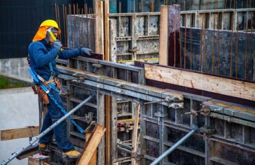 worker-6586718_640