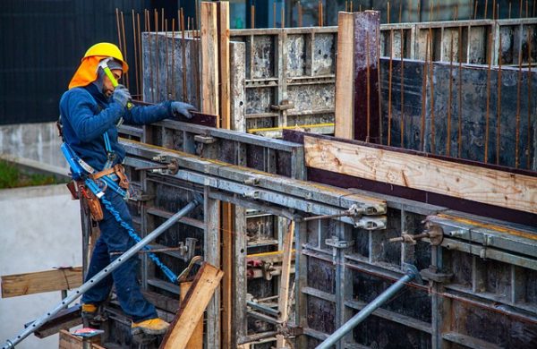 worker-6586718_640